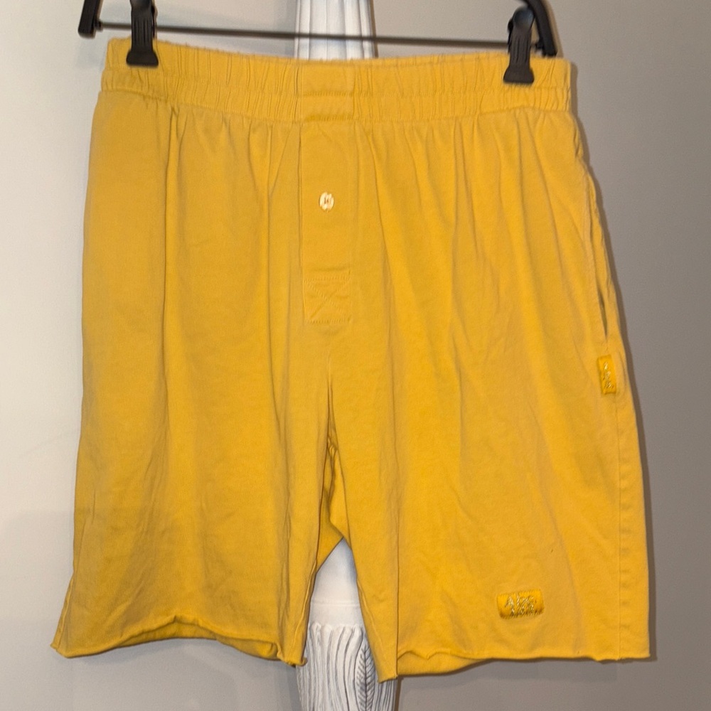 Advisory Board Crystals 123 shorts Los Angeles size Large yellow excellent